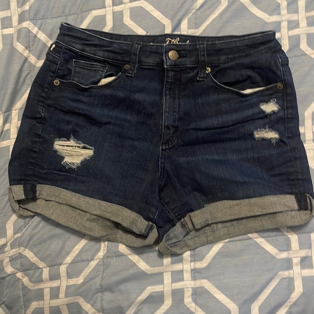 Universal Thread Shorts
